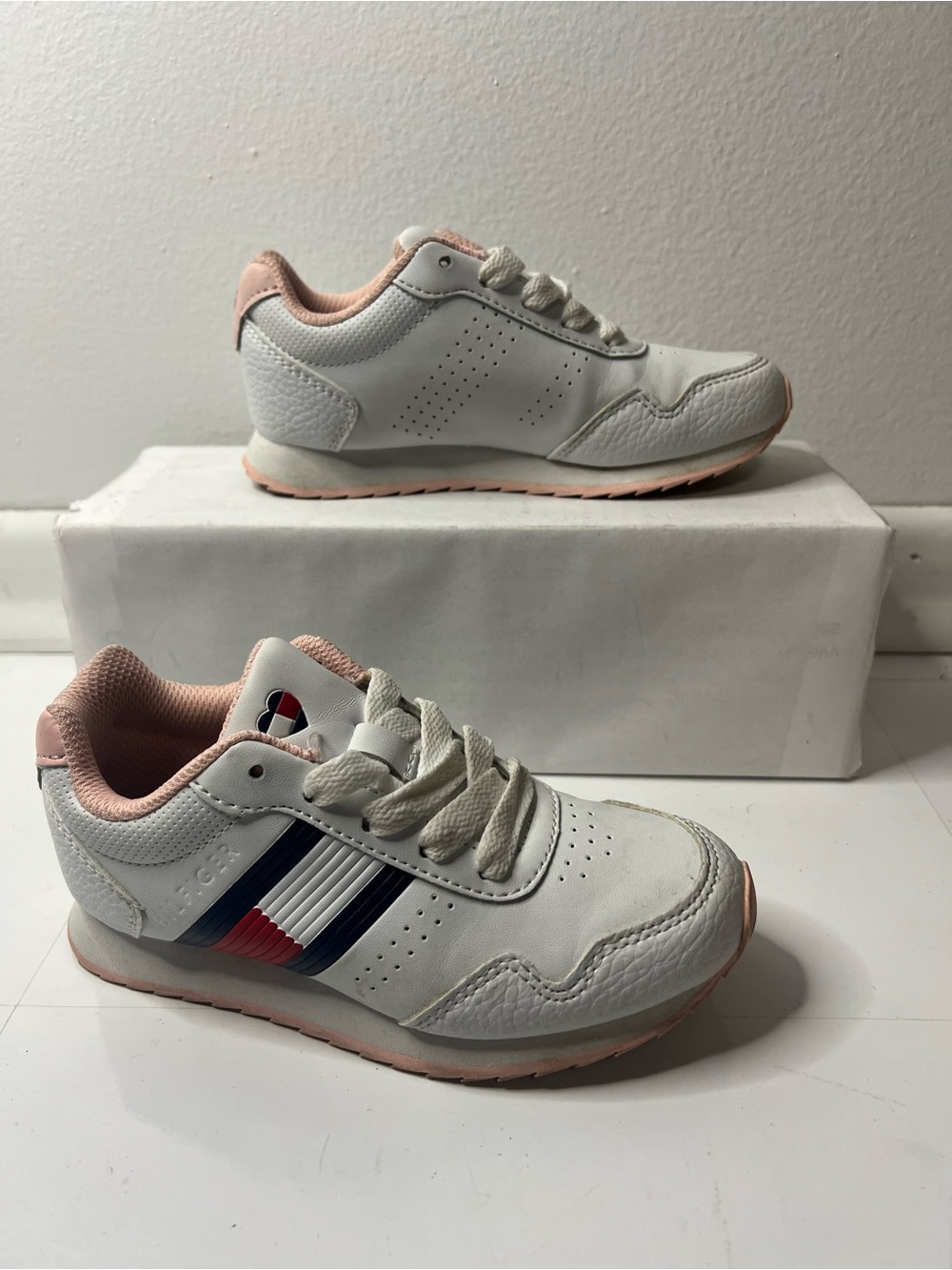 Kids White Sneakers with Pink Trim Tommy Hilfiger Girl size 11